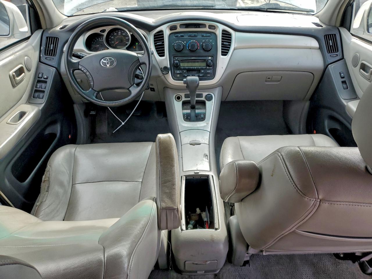 2004 TOYOTA HIGHLANDER BASE photo 8