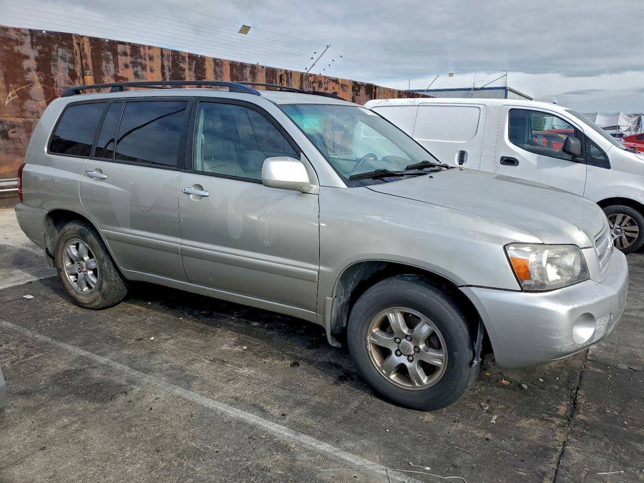 2004 TOYOTA HIGHLANDER BASE photo 4