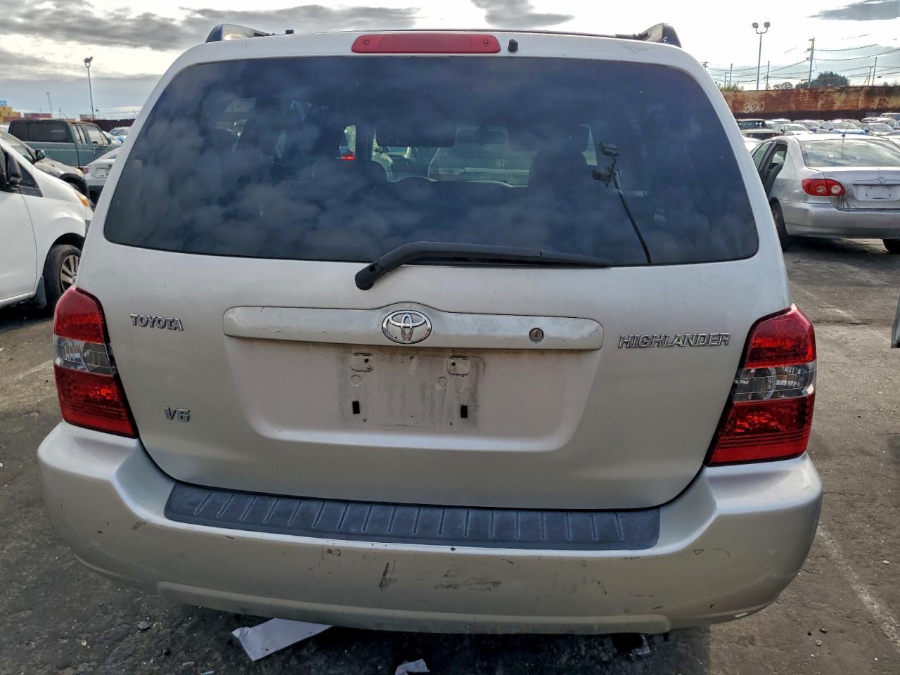 2004 TOYOTA HIGHLANDER BASE photo 6