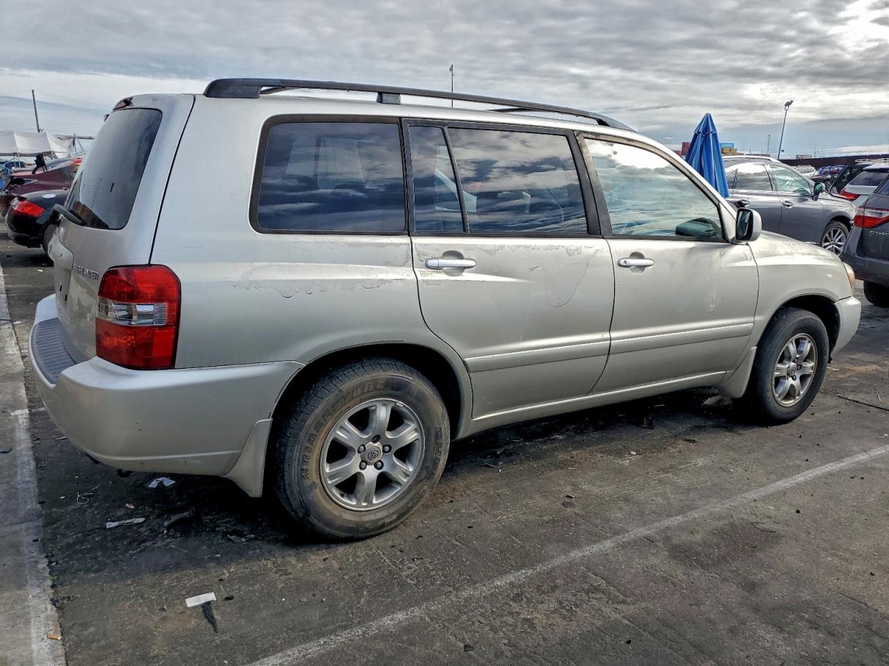 2004 TOYOTA HIGHLANDER BASE photo 3