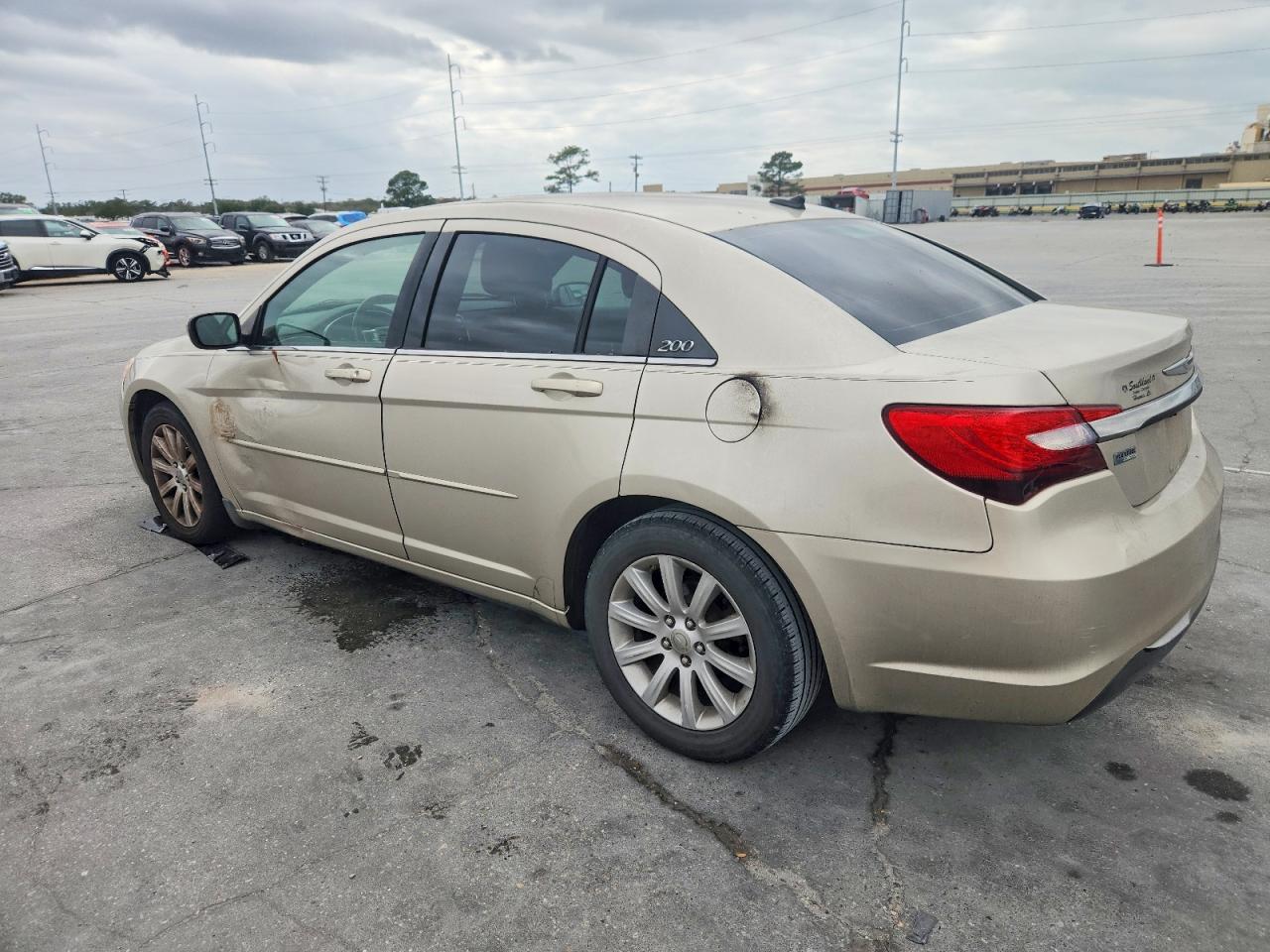 2013 CHRYSLER 200 TOURING photo 2