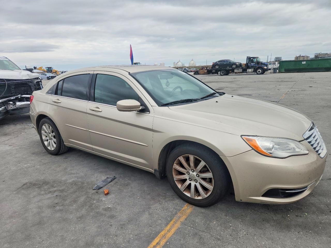 2013 CHRYSLER 200 TOURING photo 4