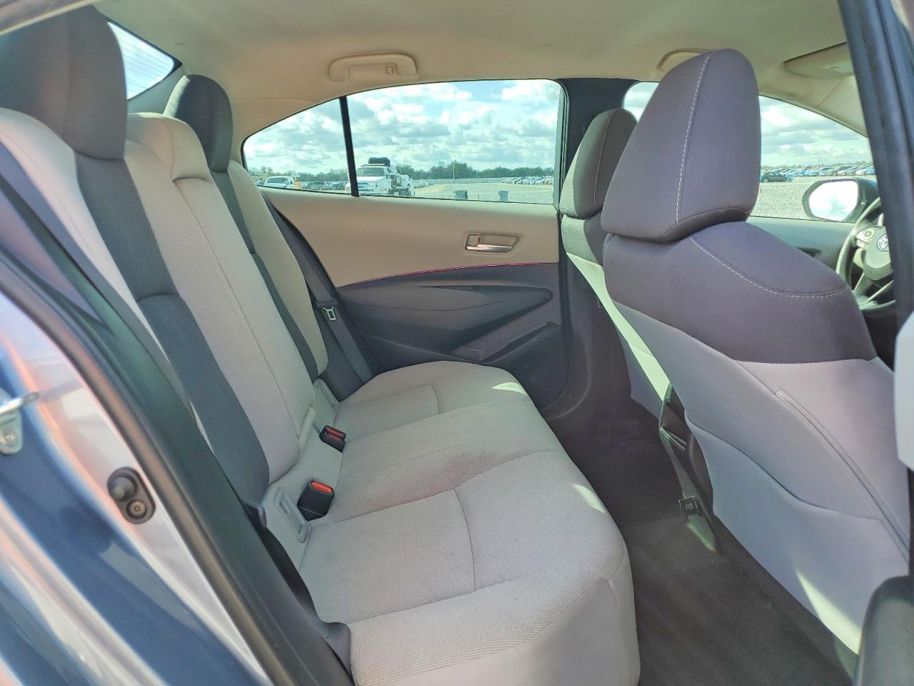 2020 TOYOTA COROLLA LE photo 10