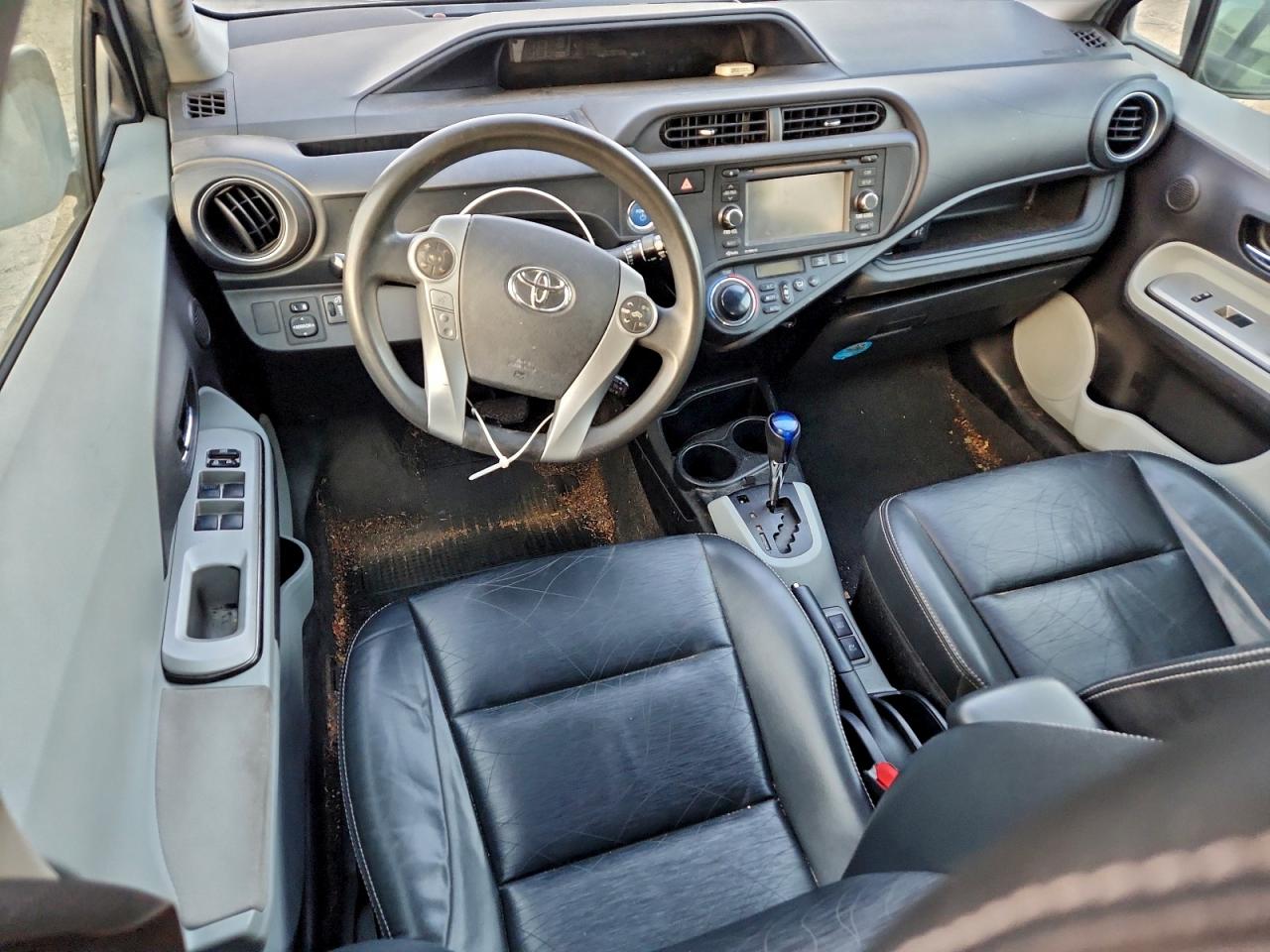 2012 TOYOTA PRIUS C photo 8