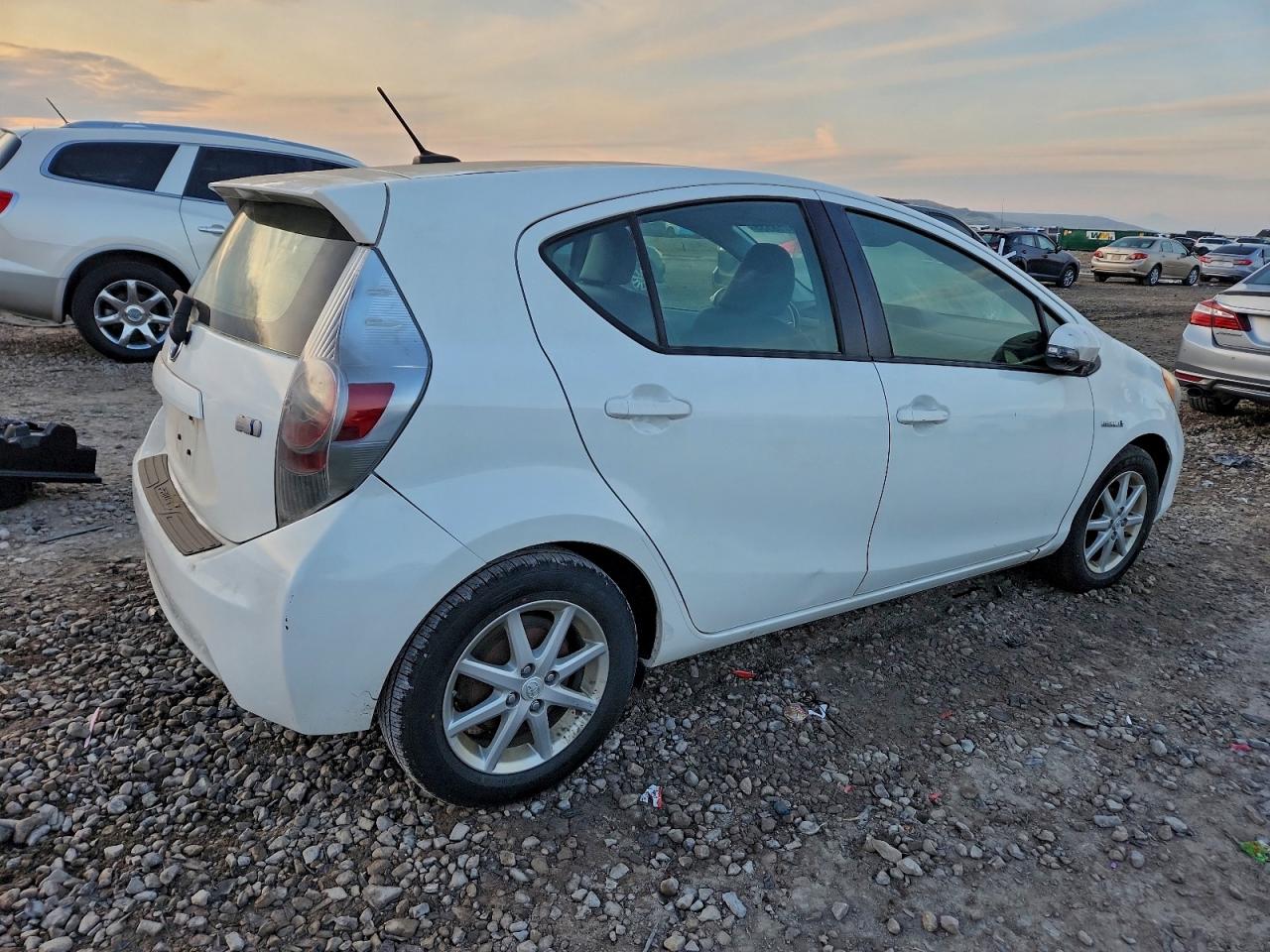 2012 TOYOTA PRIUS C photo 3