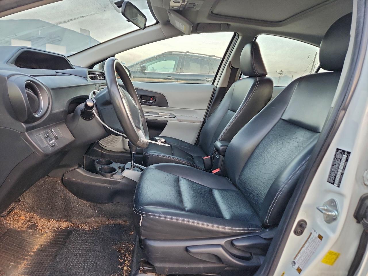 2012 TOYOTA PRIUS C photo 7