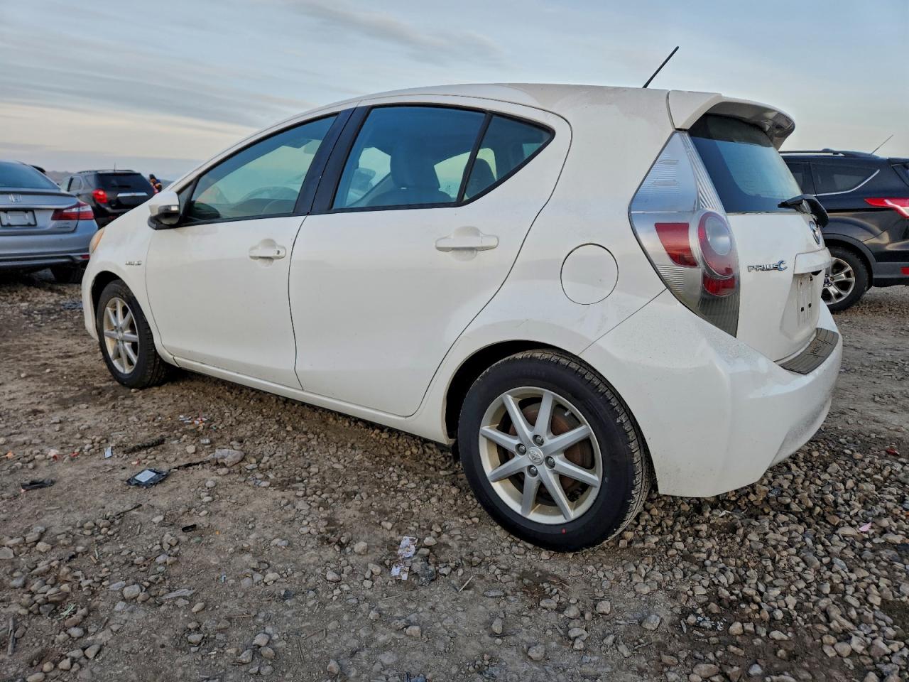 2012 TOYOTA PRIUS C photo 2