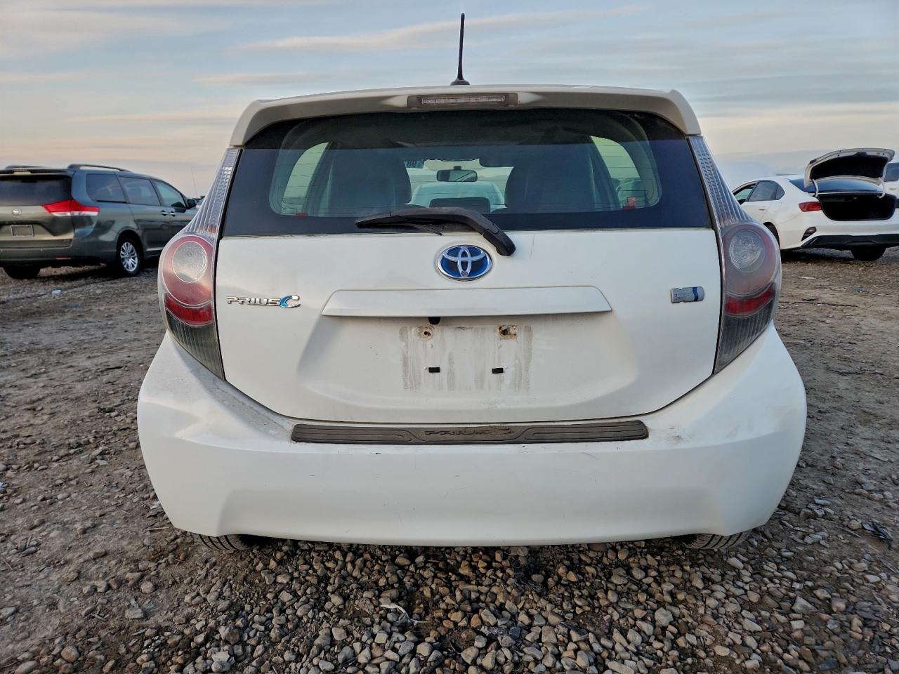 2012 TOYOTA PRIUS C photo 6