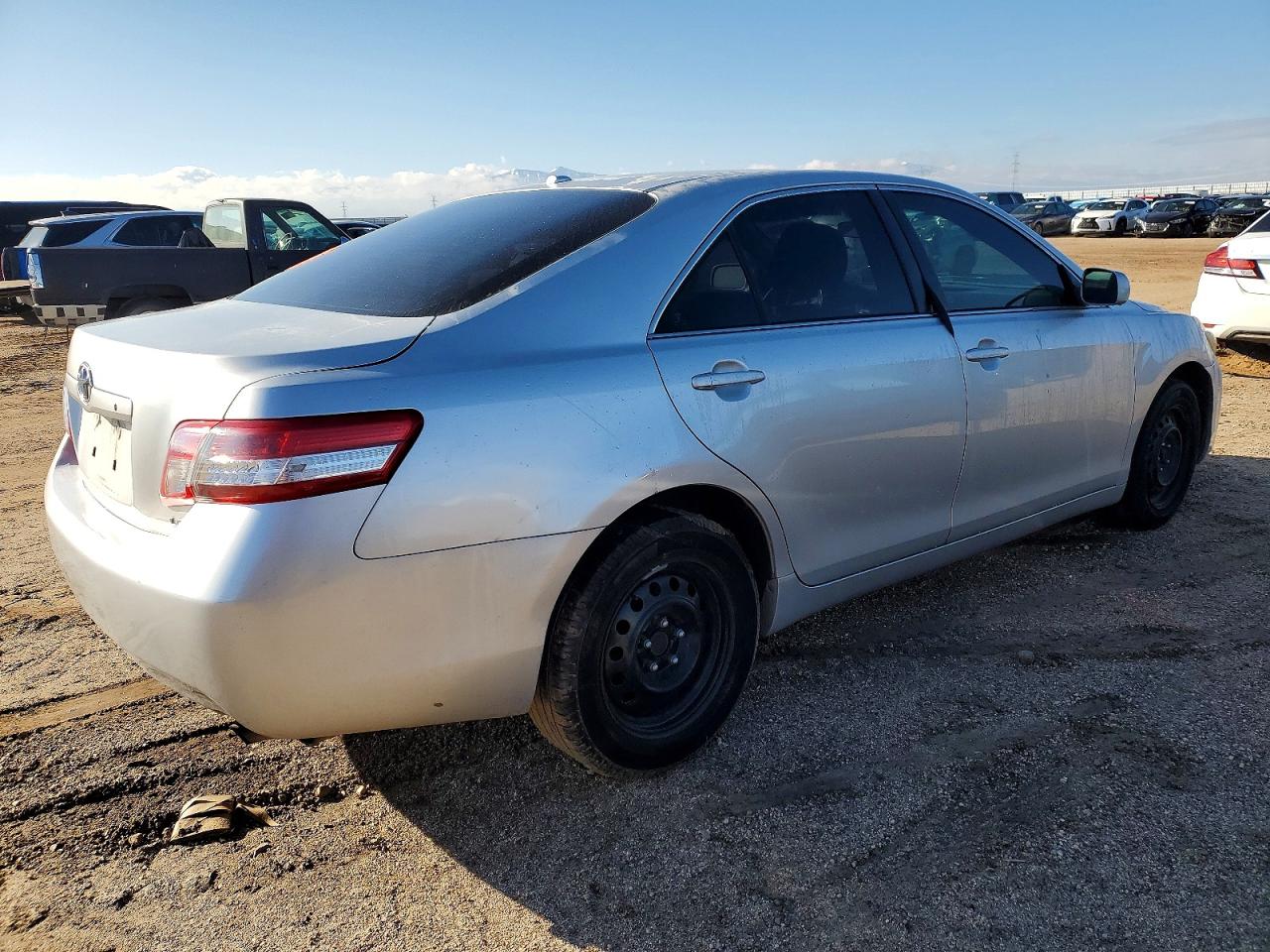 2011 TOYOTA CAMRY BASE photo 3