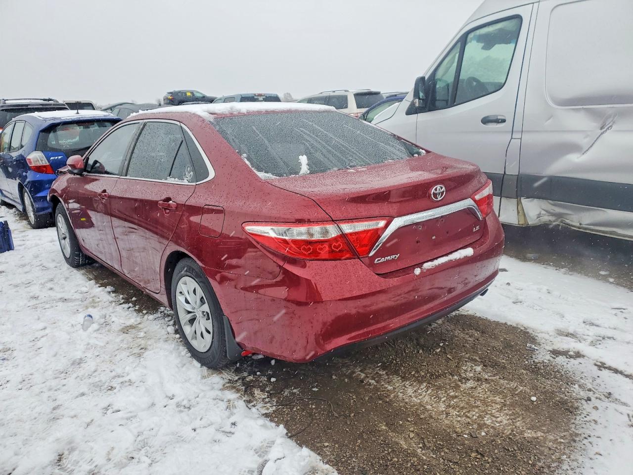 2017 TOYOTA CAMRY LE photo 2