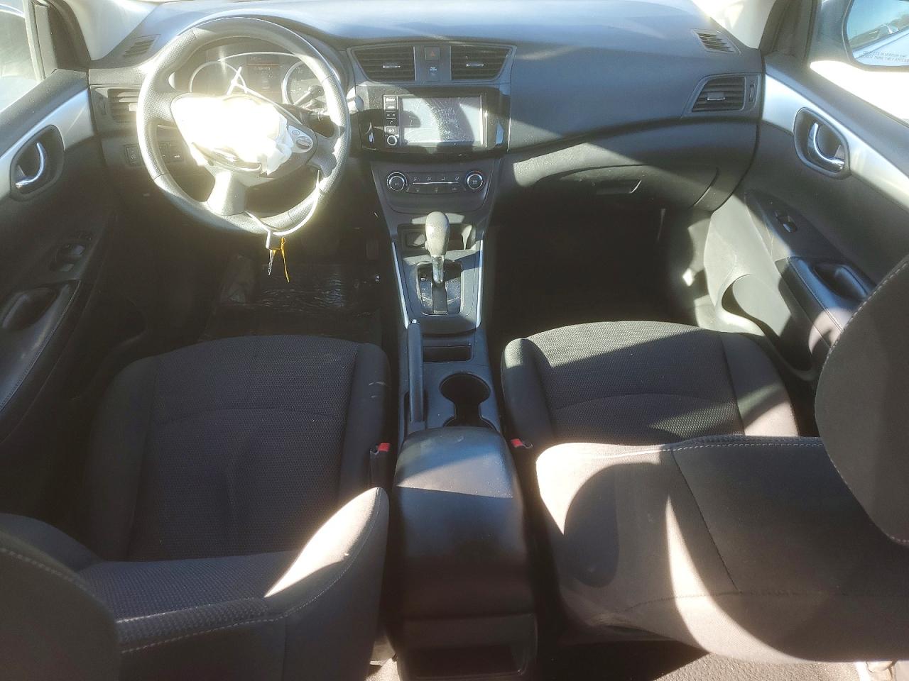 2019 NISSAN SENTRA S photo 8
