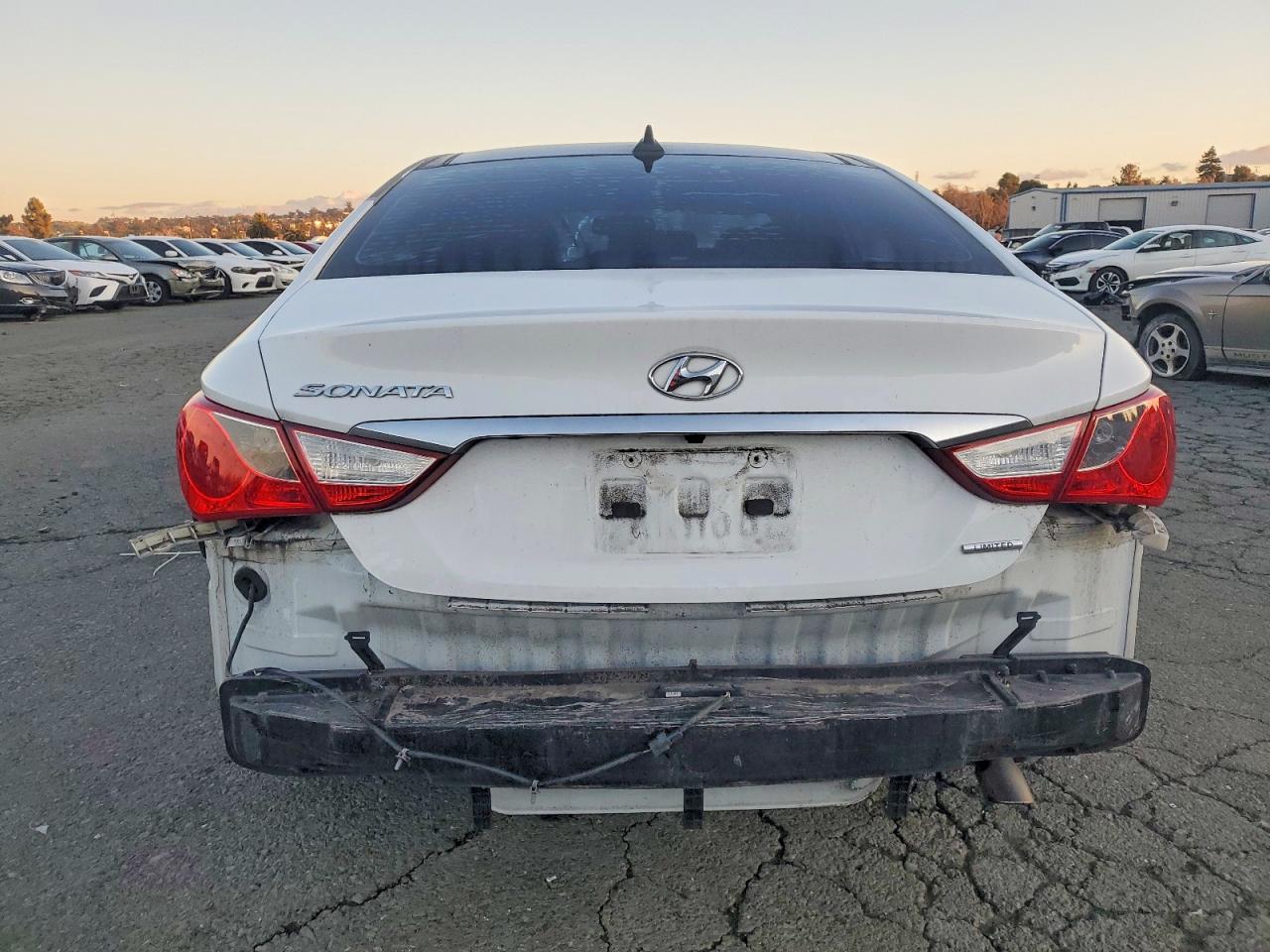 2013 HYUNDAI SONATA SE photo 16