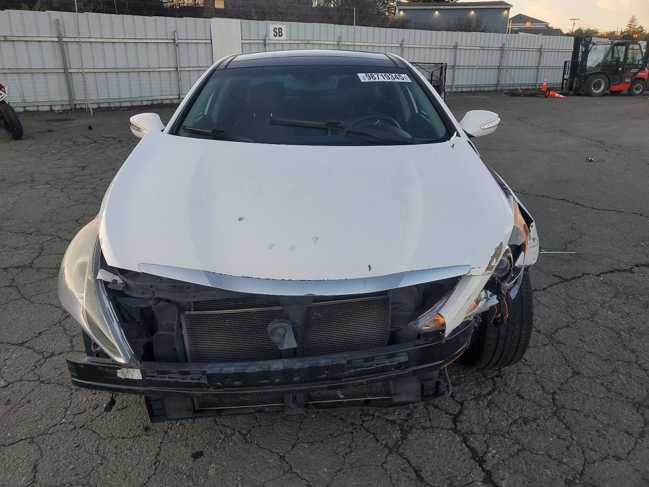 2013 HYUNDAI SONATA SE photo 13