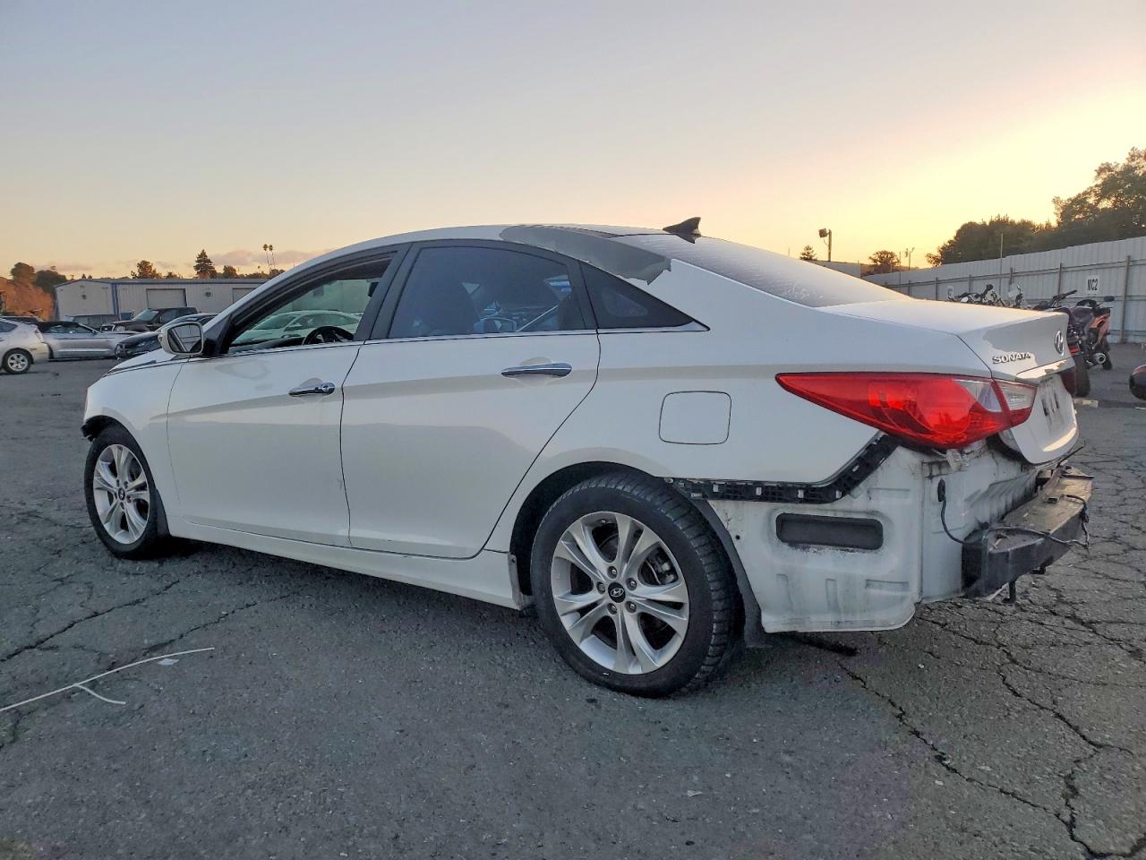 2013 HYUNDAI SONATA SE photo 4
