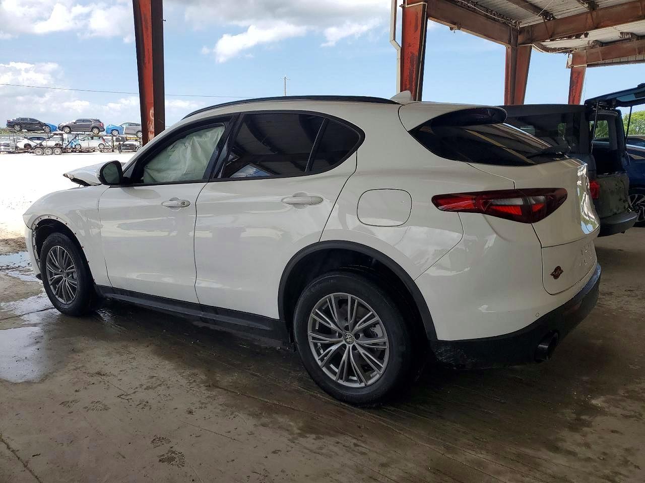 2022 ALFA ROMEO STELVIO photo 3