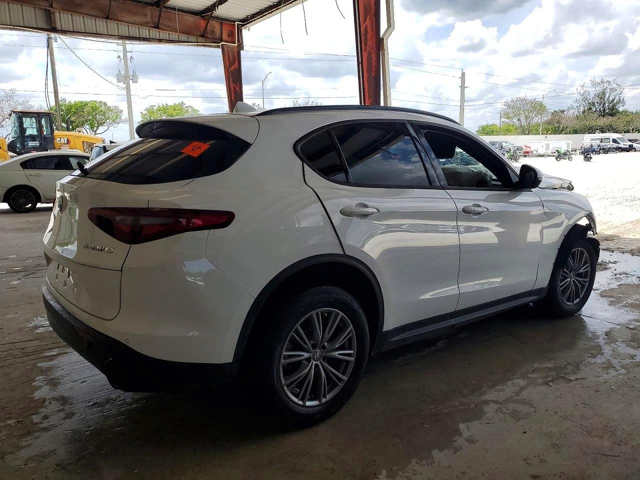 2022 ALFA ROMEO STELVIO photo 5