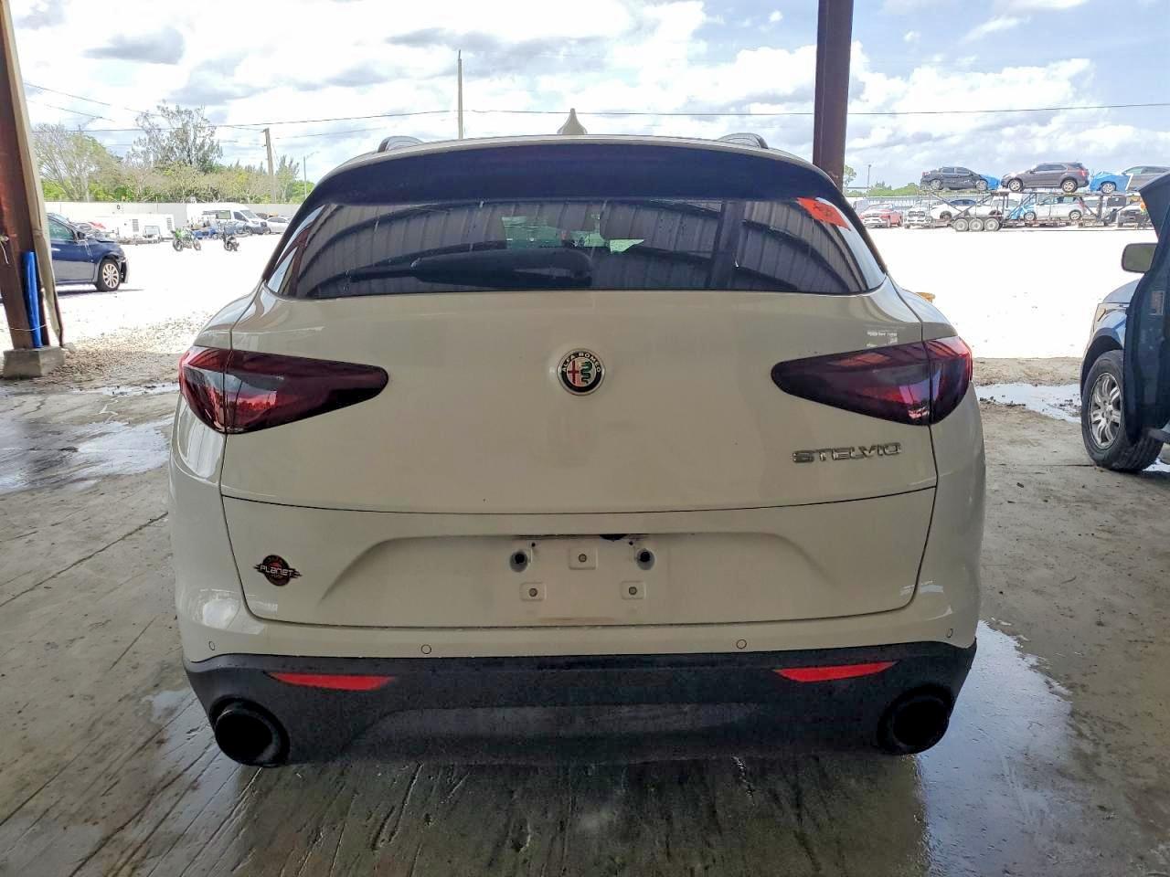 2022 ALFA ROMEO STELVIO photo 11