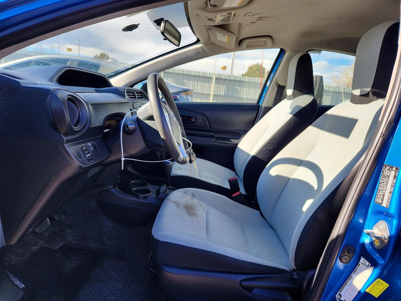 2015 TOYOTA PRIUS C photo 7