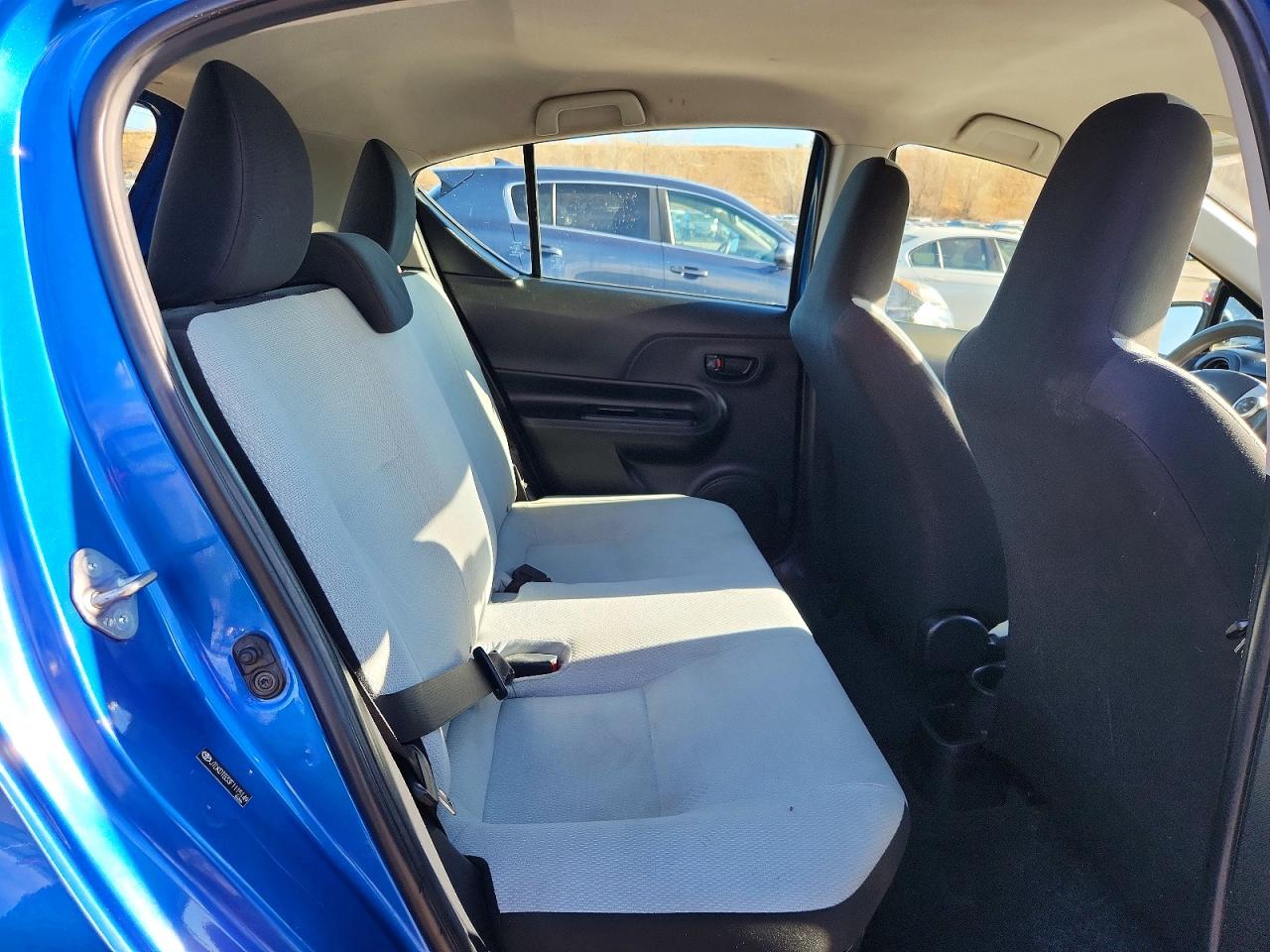 2015 TOYOTA PRIUS C photo 10