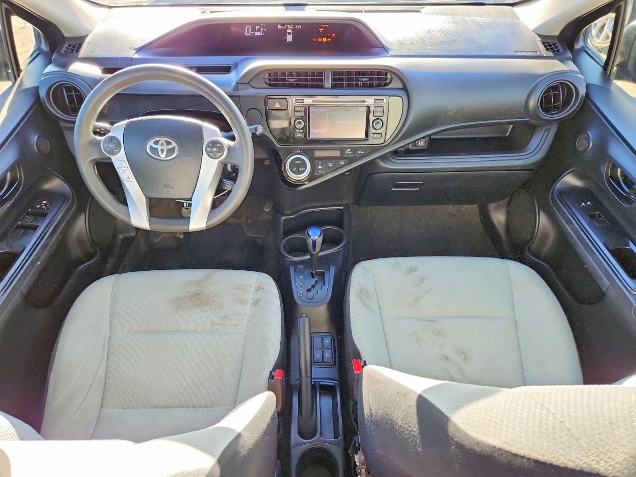 2015 TOYOTA PRIUS C photo 8