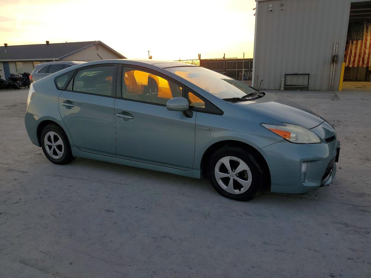 2013 TOYOTA PRIUS photo 4