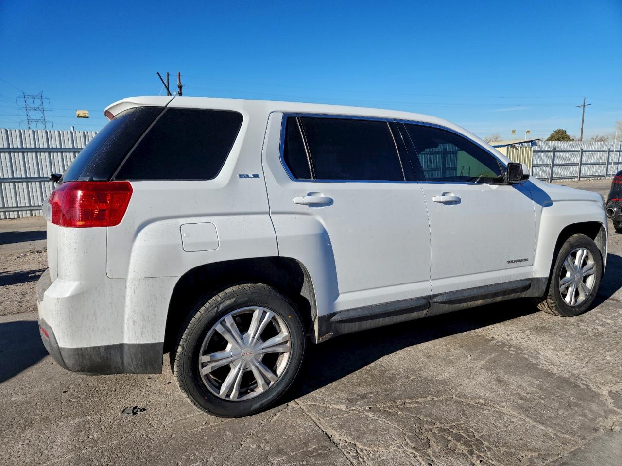 2015 GMC TERRAIN SLE photo 3