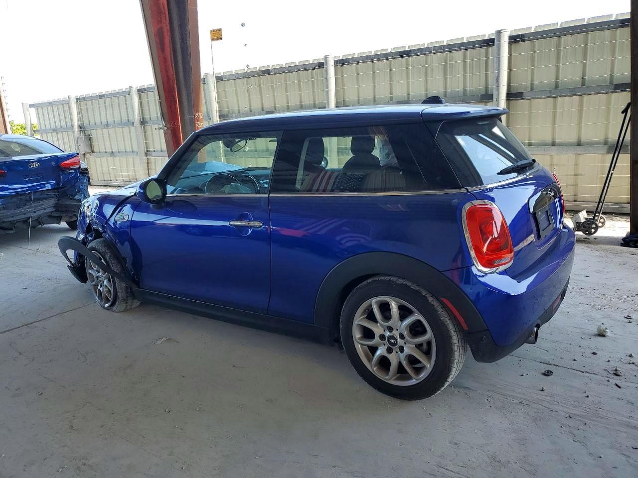 2019 MINI COOPER photo 2