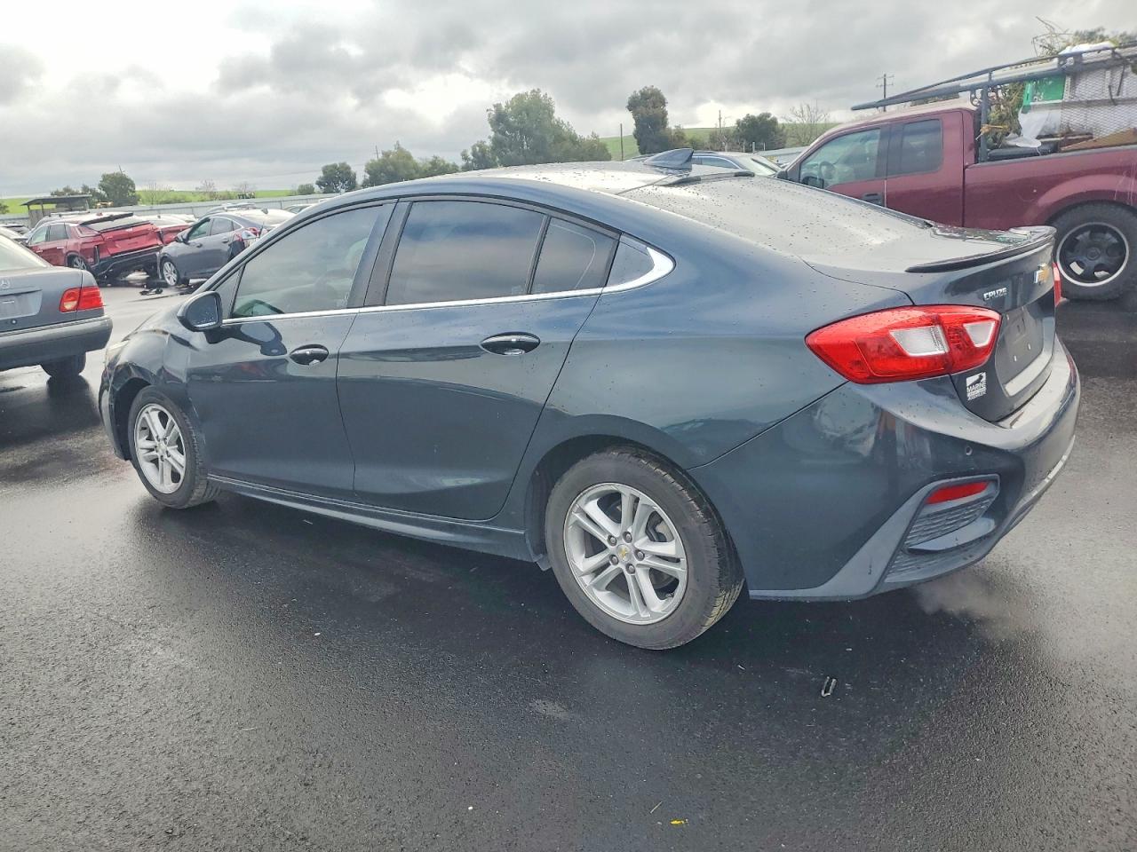 2017 CHEVROLET CRUZE LT photo 2
