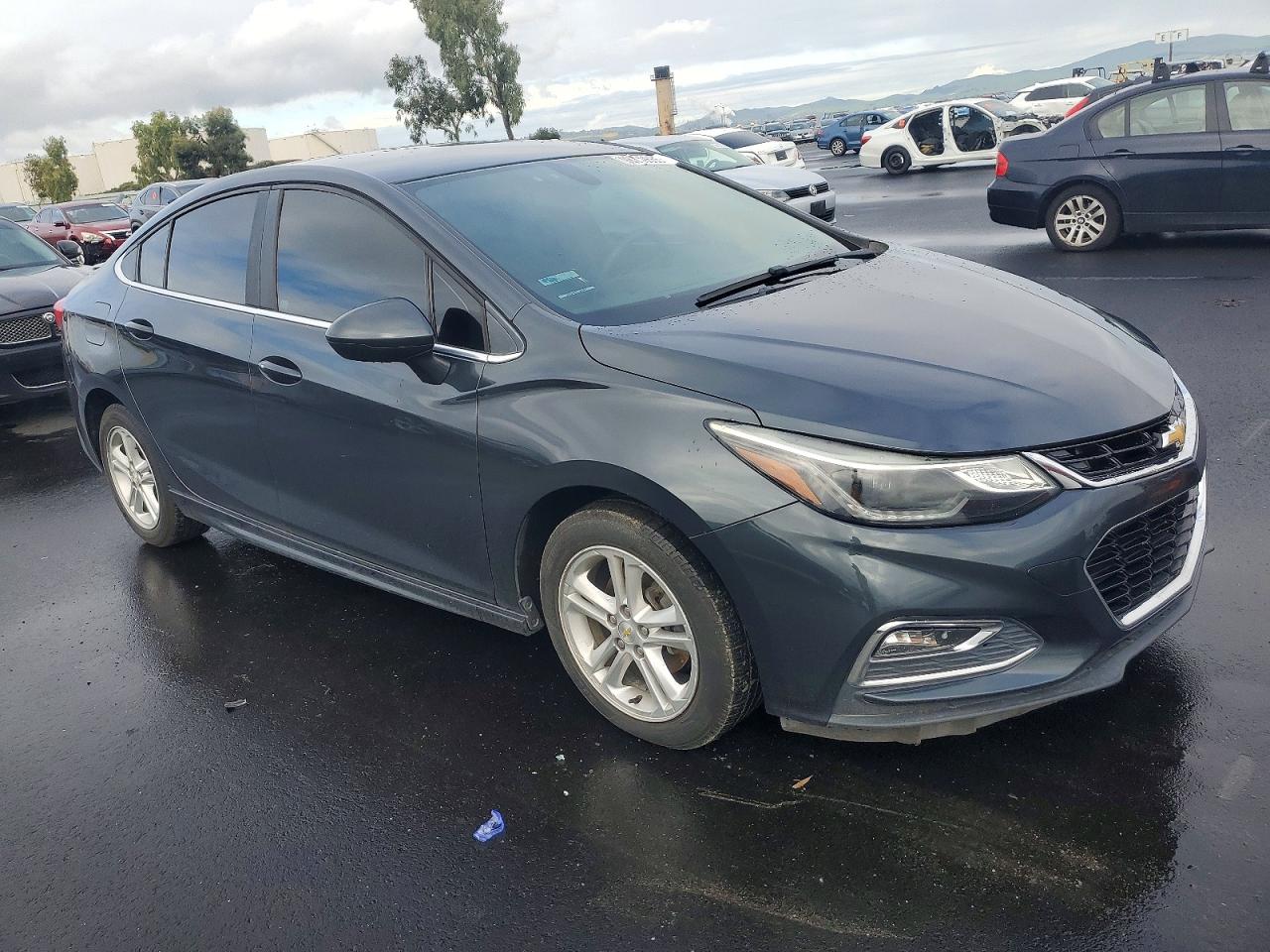 2017 CHEVROLET CRUZE LT photo 4