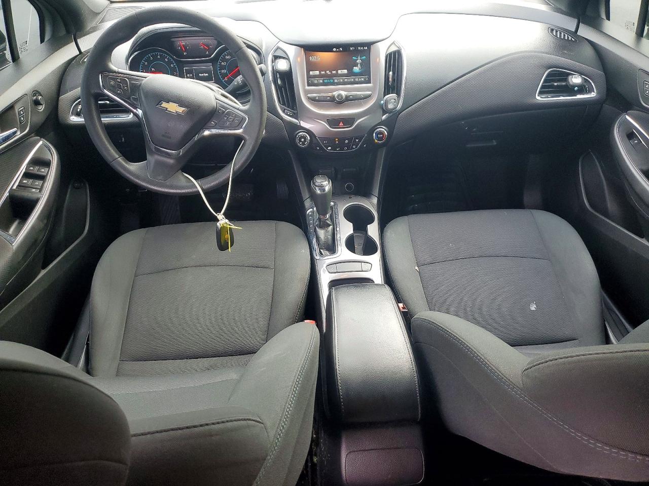 2017 CHEVROLET CRUZE LT photo 8