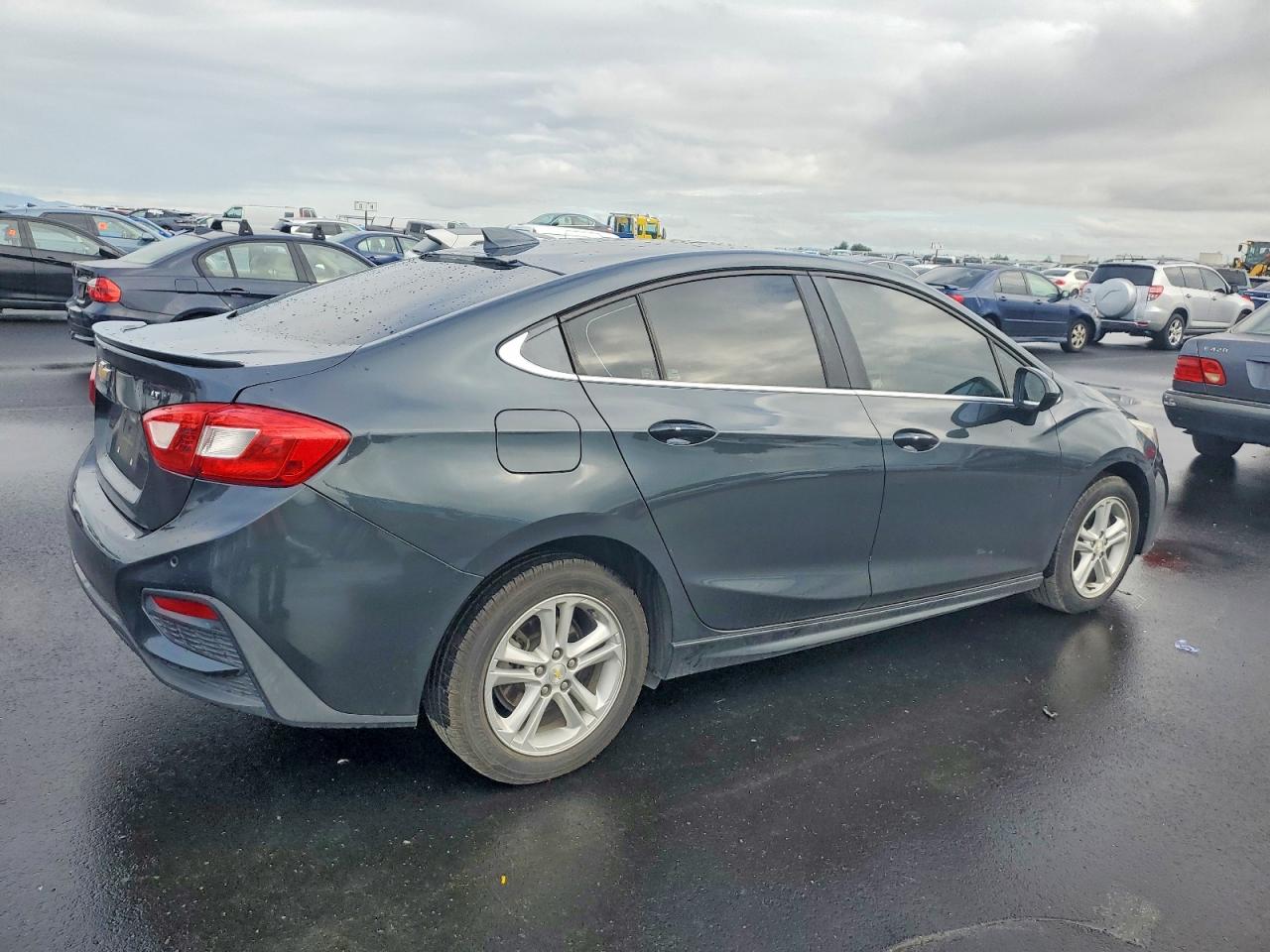2017 CHEVROLET CRUZE LT photo 3