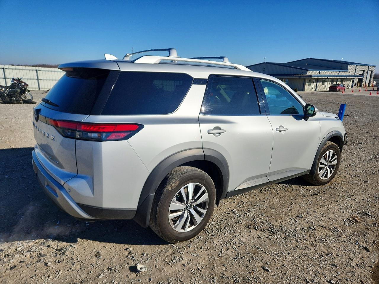 2023 NISSAN PATHFINDER SL photo 3