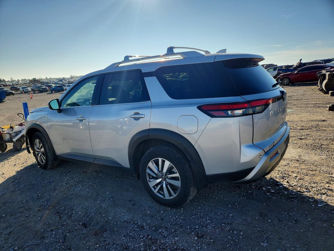 2023 NISSAN PATHFINDER SL photo 2