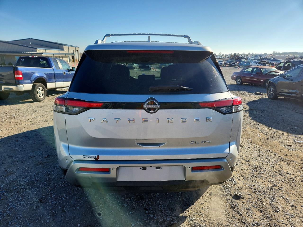 2023 NISSAN PATHFINDER SL photo 6