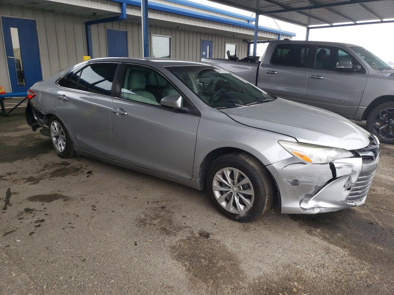 2016 TOYOTA CAMRY LE photo 4