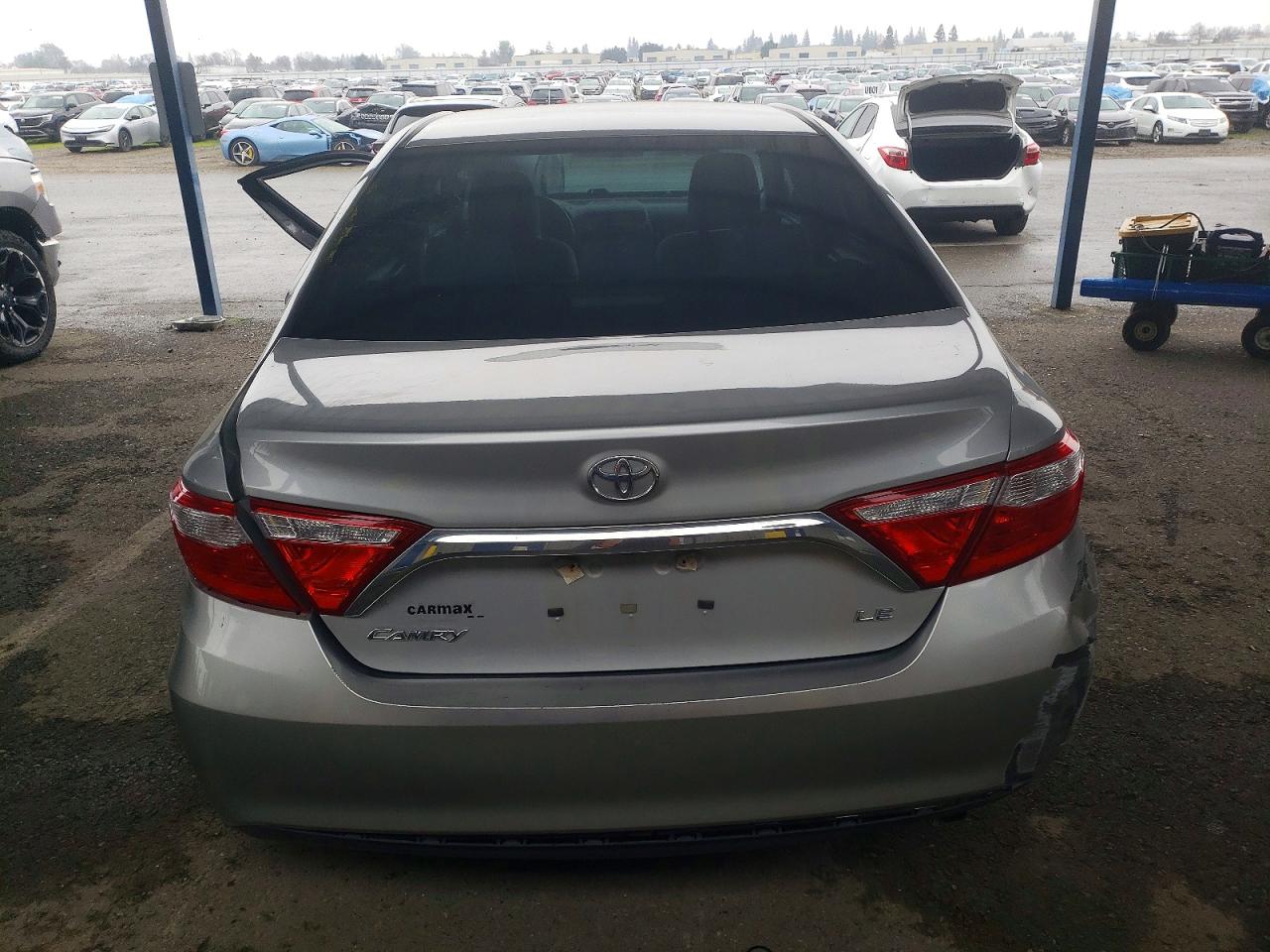 2016 TOYOTA CAMRY LE photo 6