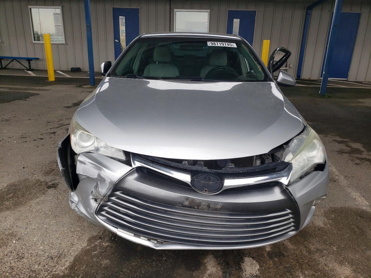 2016 TOYOTA CAMRY LE photo 5