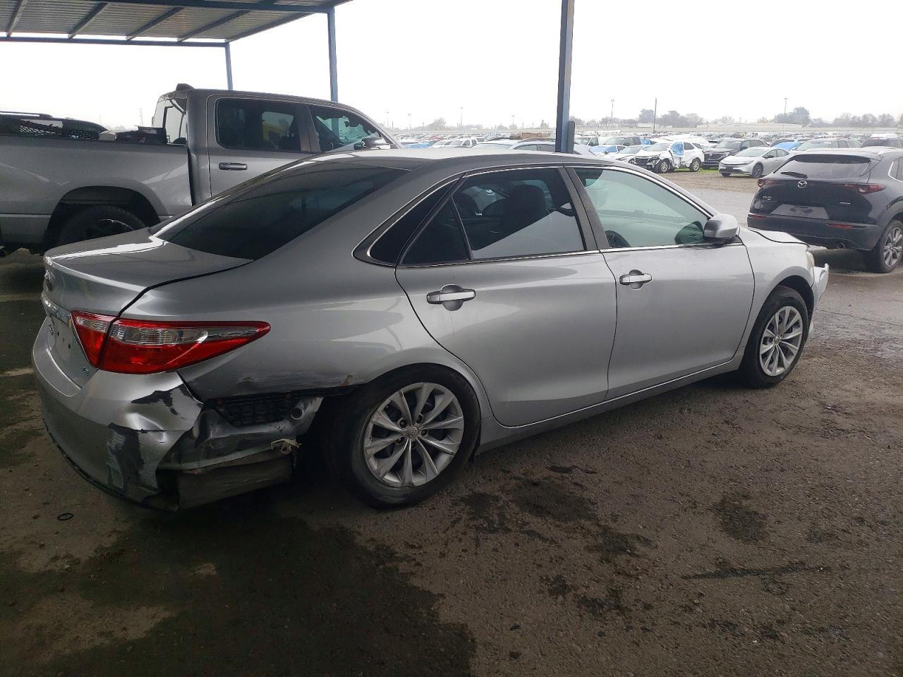 2016 TOYOTA CAMRY LE photo 3