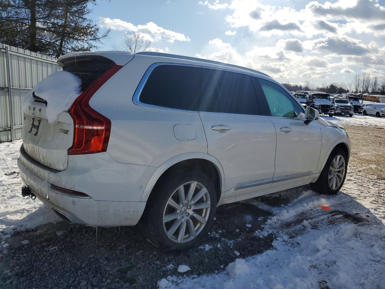 2017 VOLVO XC90 T8 photo 3