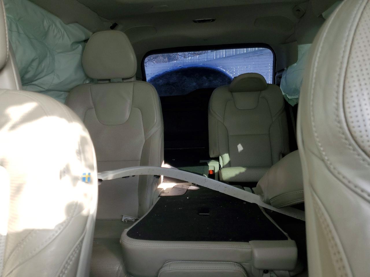 2017 VOLVO XC90 T8 photo 10