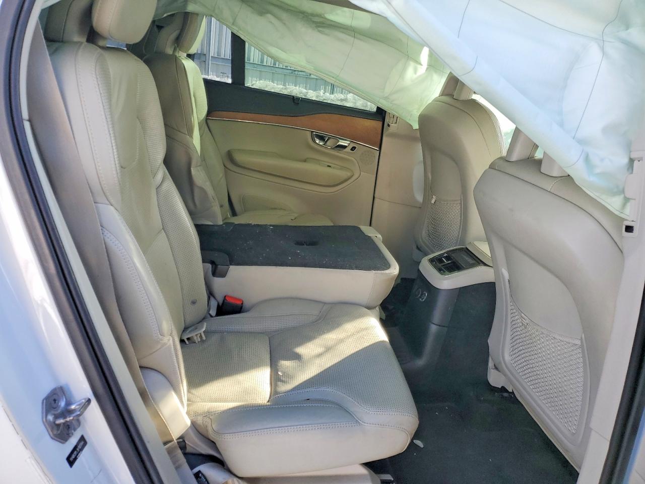 2017 VOLVO XC90 T8 photo 11
