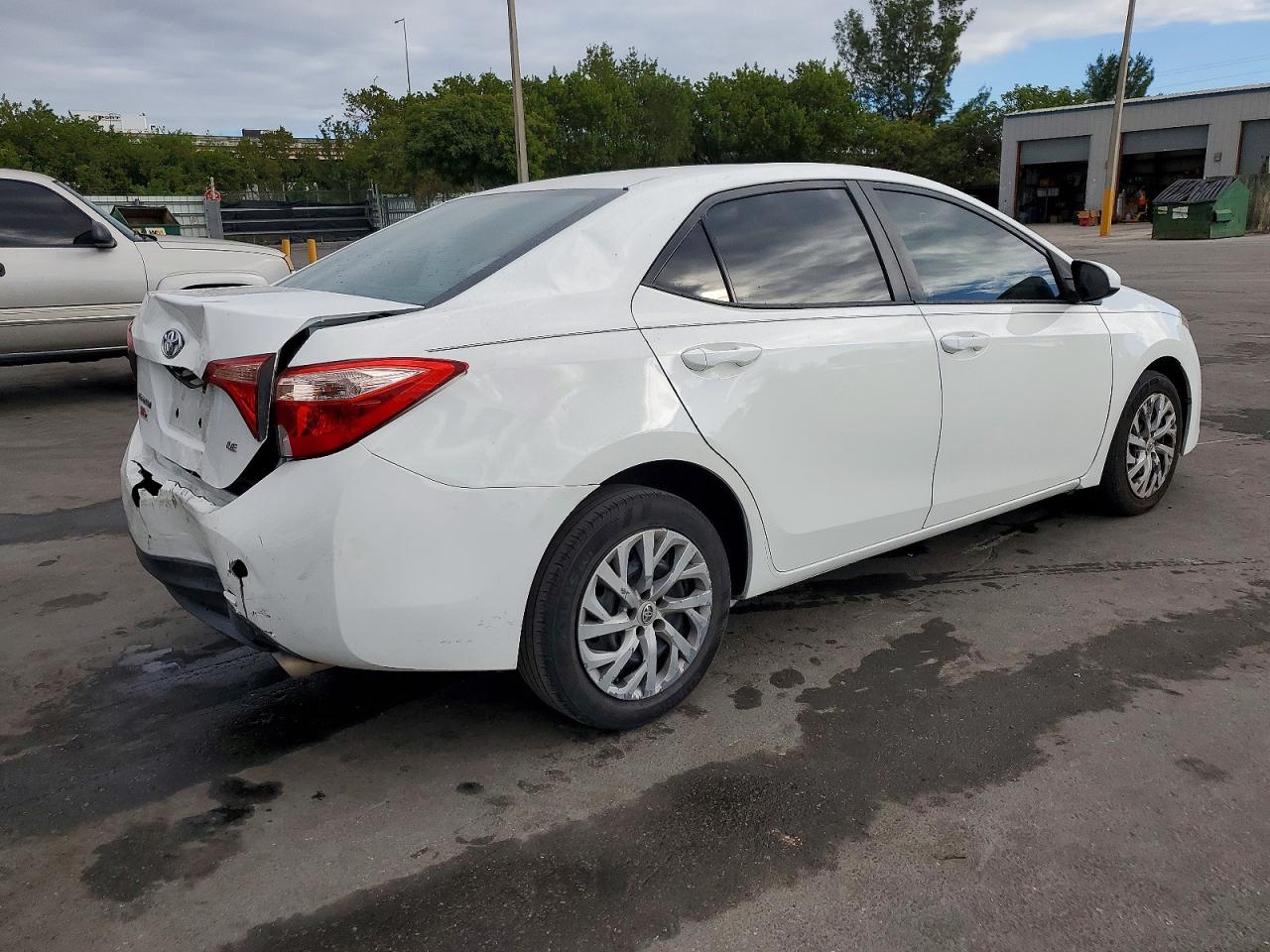 2017 TOYOTA COROLLA L photo 3
