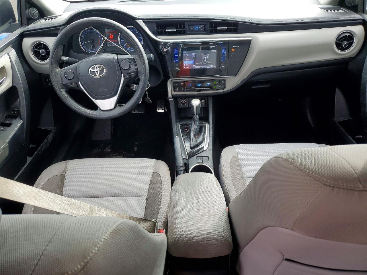2017 TOYOTA COROLLA L photo 8