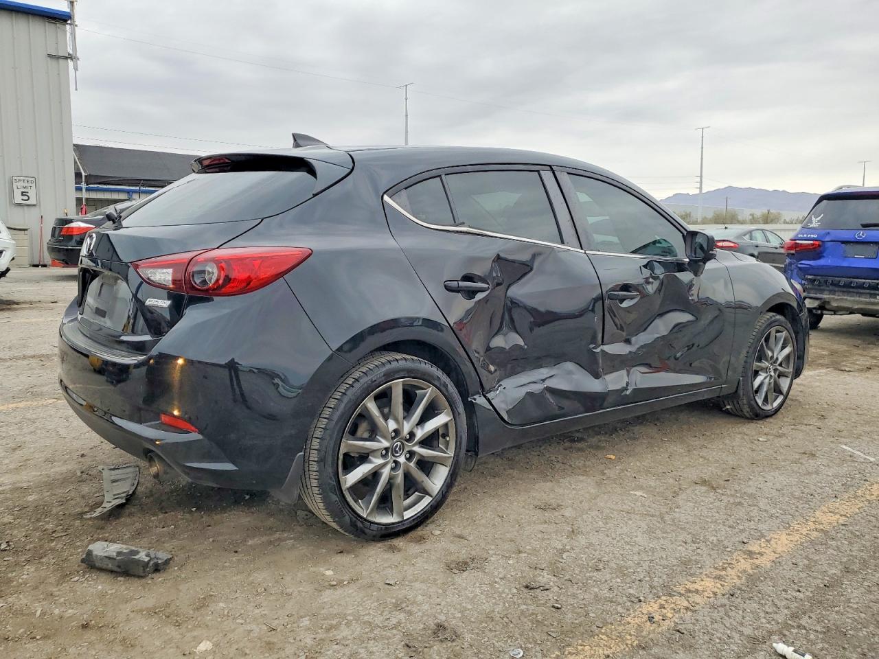2018 MAZDA 3 TOURING photo 3
