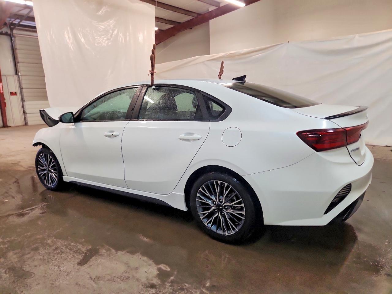 2023 KIA FORTE GT LINE photo 2