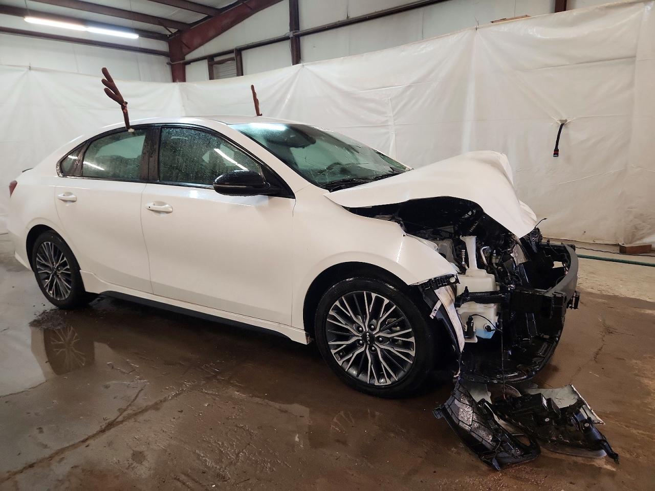 2023 KIA FORTE GT LINE photo 4