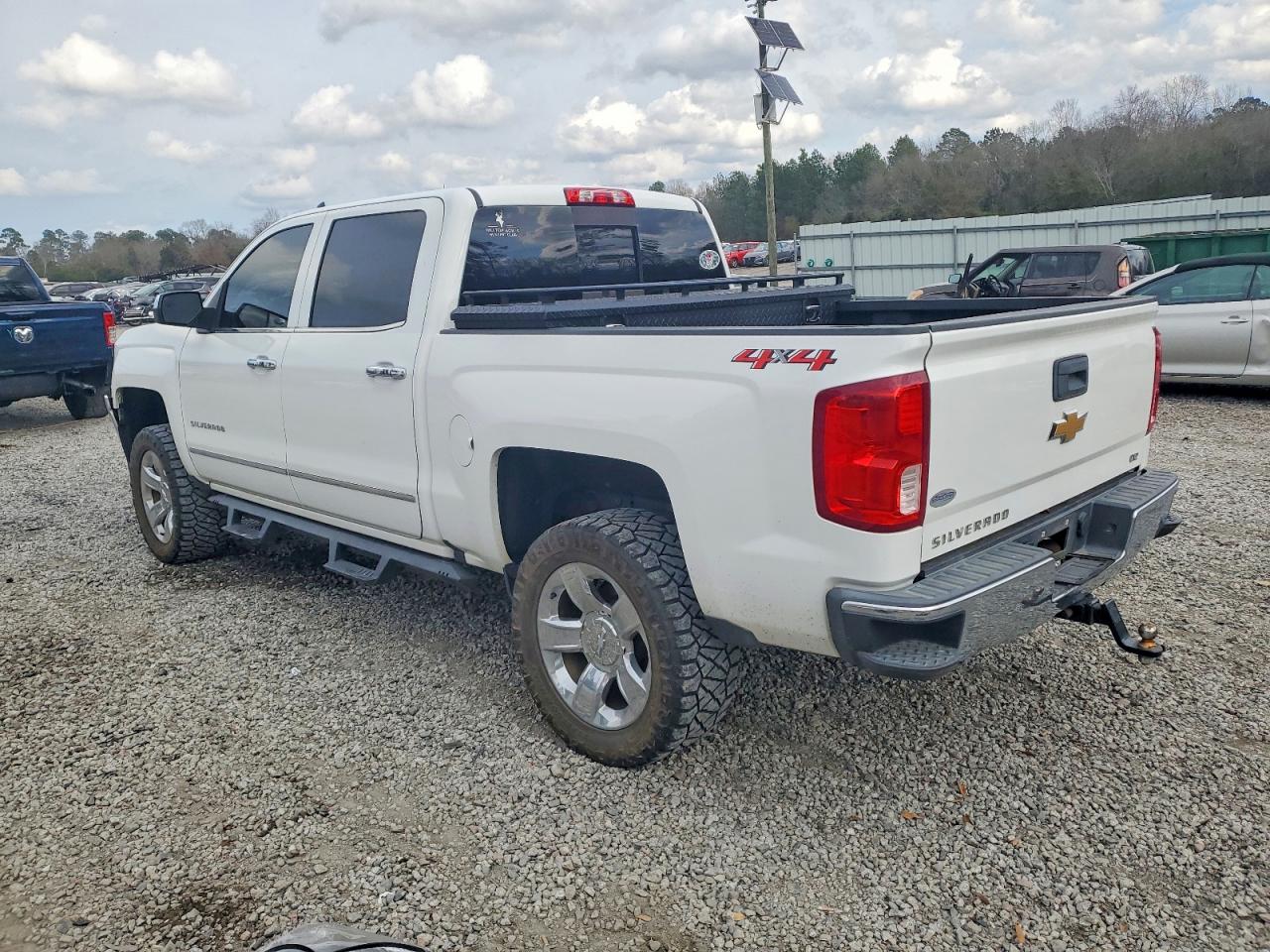 2018 CHEVROLET SILVERADO K1500 LTZ photo 2