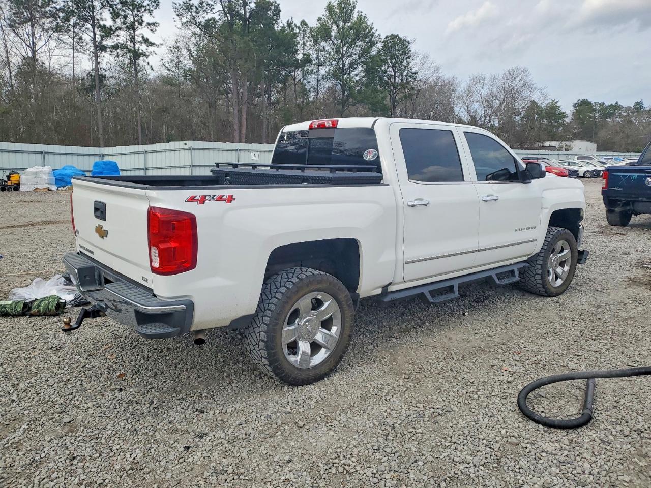 2018 CHEVROLET SILVERADO K1500 LTZ photo 3