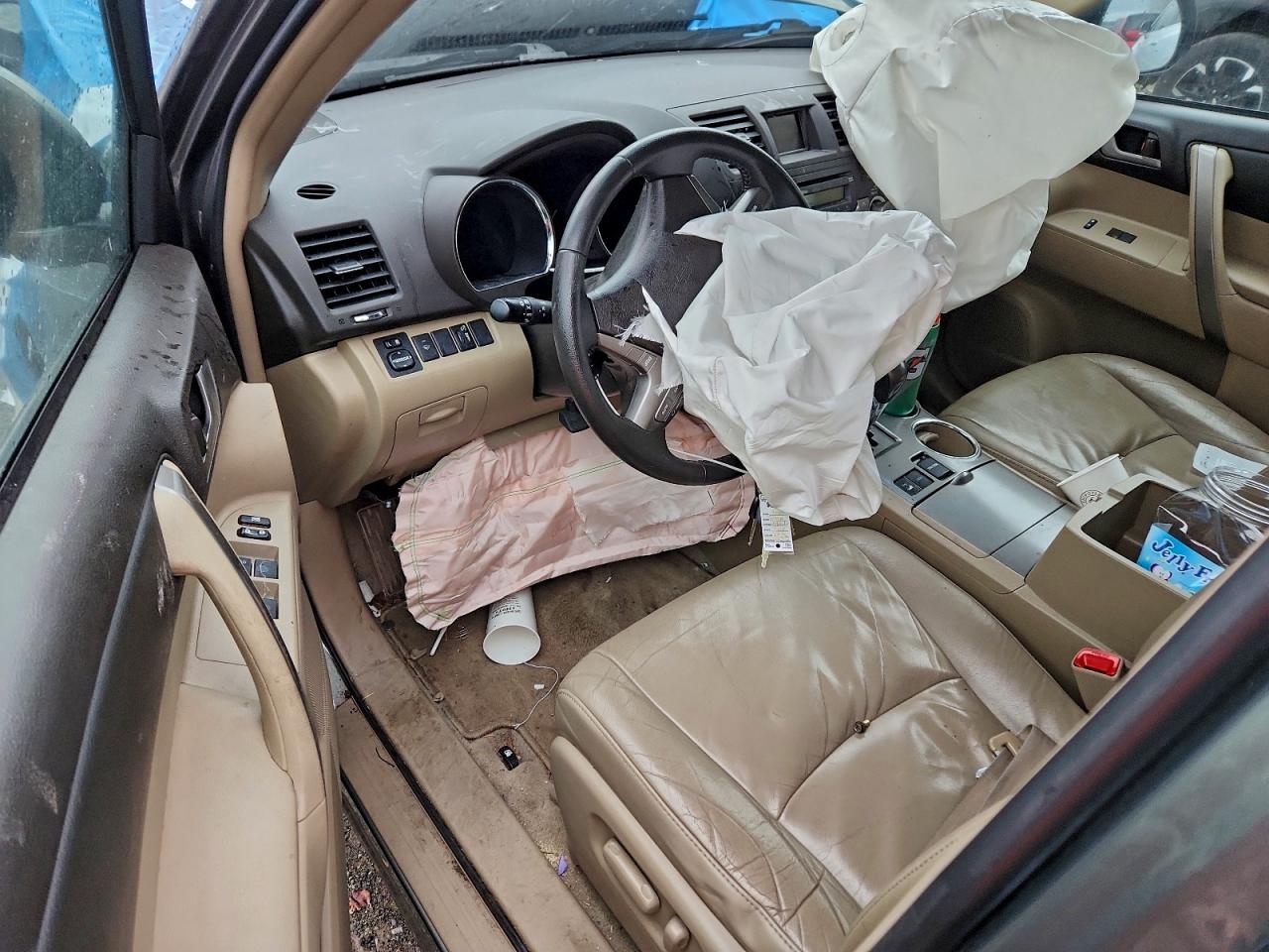 2010 TOYOTA HIGHLANDER SE photo 8