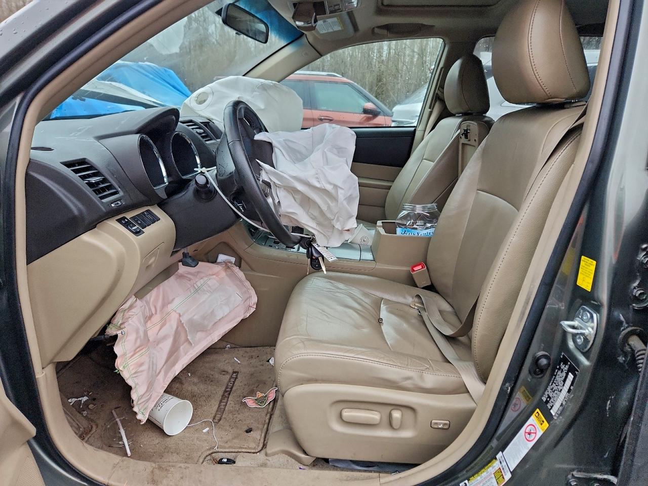 2010 TOYOTA HIGHLANDER SE photo 7